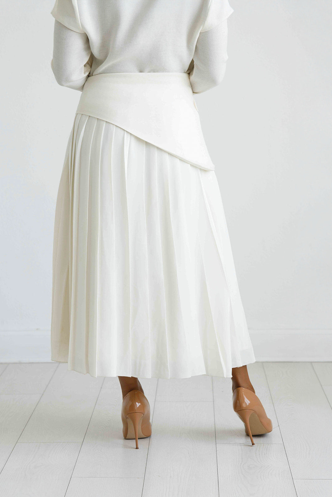 Desk to Dinner | Pleated Linen Skirt