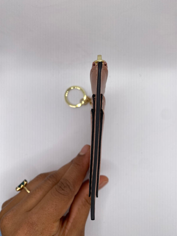 This PWR WMN wallet is perfect for your PWR WMN blazers! It’s light and slim so it fits perfectly in your pockets! 4 outside pockets and an inside pocket with a zipper. 