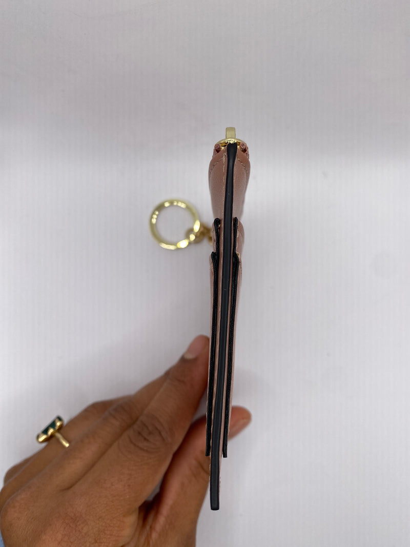 This PWR WMN wallet is perfect for your PWR WMN blazers! It’s light and slim so it fits perfectly in your pockets! 4 outside pockets and an inside pocket with a zipper. 